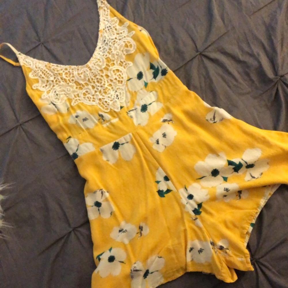 Size xs Xhilaration yellow floral romper